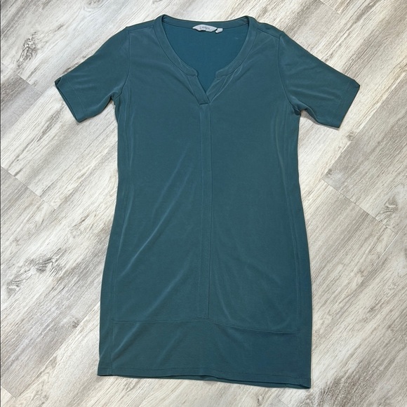 Athleta Women’s Teal Casual Short Sleeve V-Neck T-Shirt Short Dress / Size Small - Picture 1 of 8